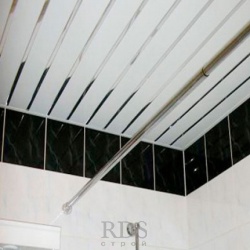 Комплект реечного потолка для ванной "Албес" 1,7х1,7м AN85A цв. белый с раскладкой цв. супер-хром люкс