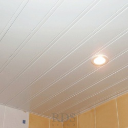 Комплект реечного потолка для ванной "Албес" 1,35х0,9м AN85A цв.белый матовый с раскладкой цв.белый матовый