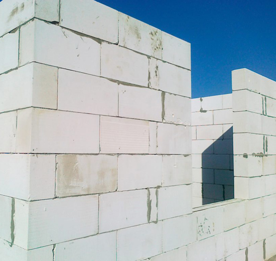 Стена из газобетонных блоков - фото
