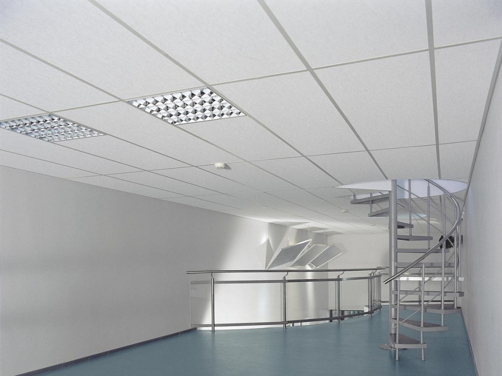 Потолочные панели 1200х600 мм в бизнес центре - фото
