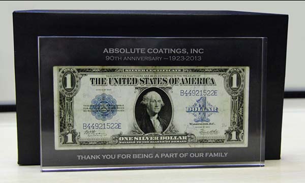 На встрече, которая прошла в Москве, представитель американского завода лакокрасочных изделий - «Absolute Coatings Inc» - презентовал компании «РДС строй» коллекционный доллар, 1923 года выпуска. 