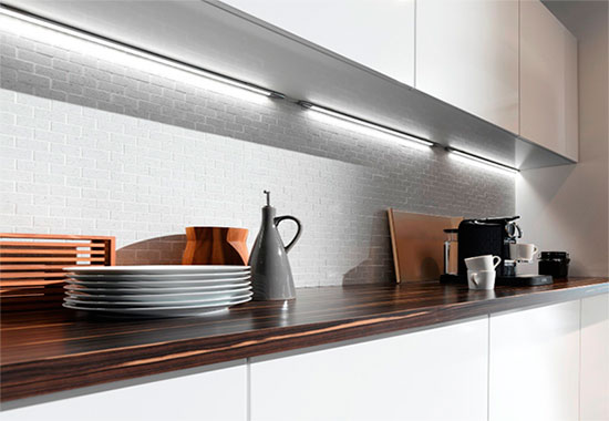 Освещение кухни бра с подсветкой - фото