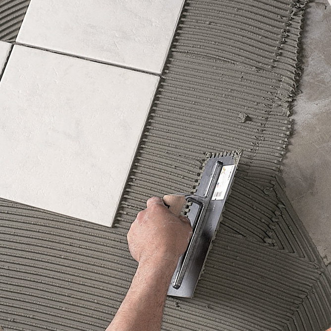 Укладка плитки на бетонное основание при помощи клея Maximum-Plus - фото