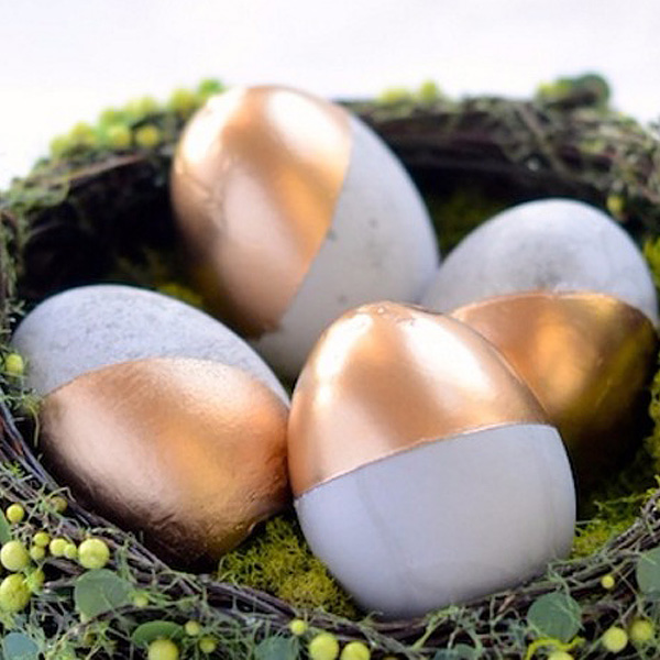 Яйца из бетона - фото